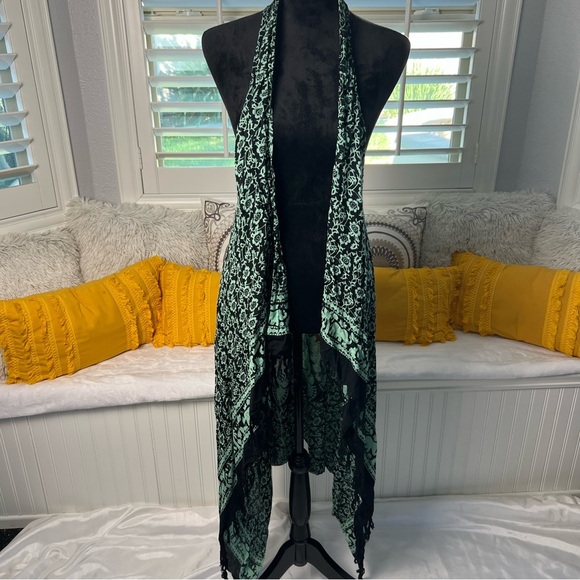 Mint & Black Mandala Kimono Vest | Boho Chic Layer | Festival Style - Picture 4 of 9